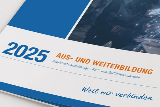 Symbolbild Heftausschnitt mit Aufdruck 2024 Aus- und Weiterbildung. weil wir verbinden