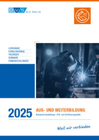 Symbolbild Heft mit Aufdruck 2025 Aus- und Weiterbildung. weil wir verbinden