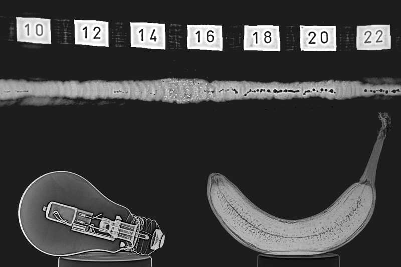 Röntgenaufnahmen zeigen drei Motive auf dunklem Hintergrund: eine Schweißnaht mit nummerierten Markierungen, eine Glühlampe mit sichtbarem Innenaufbau und eine Banane mit deutlich erkennbarer innerer Struktur.